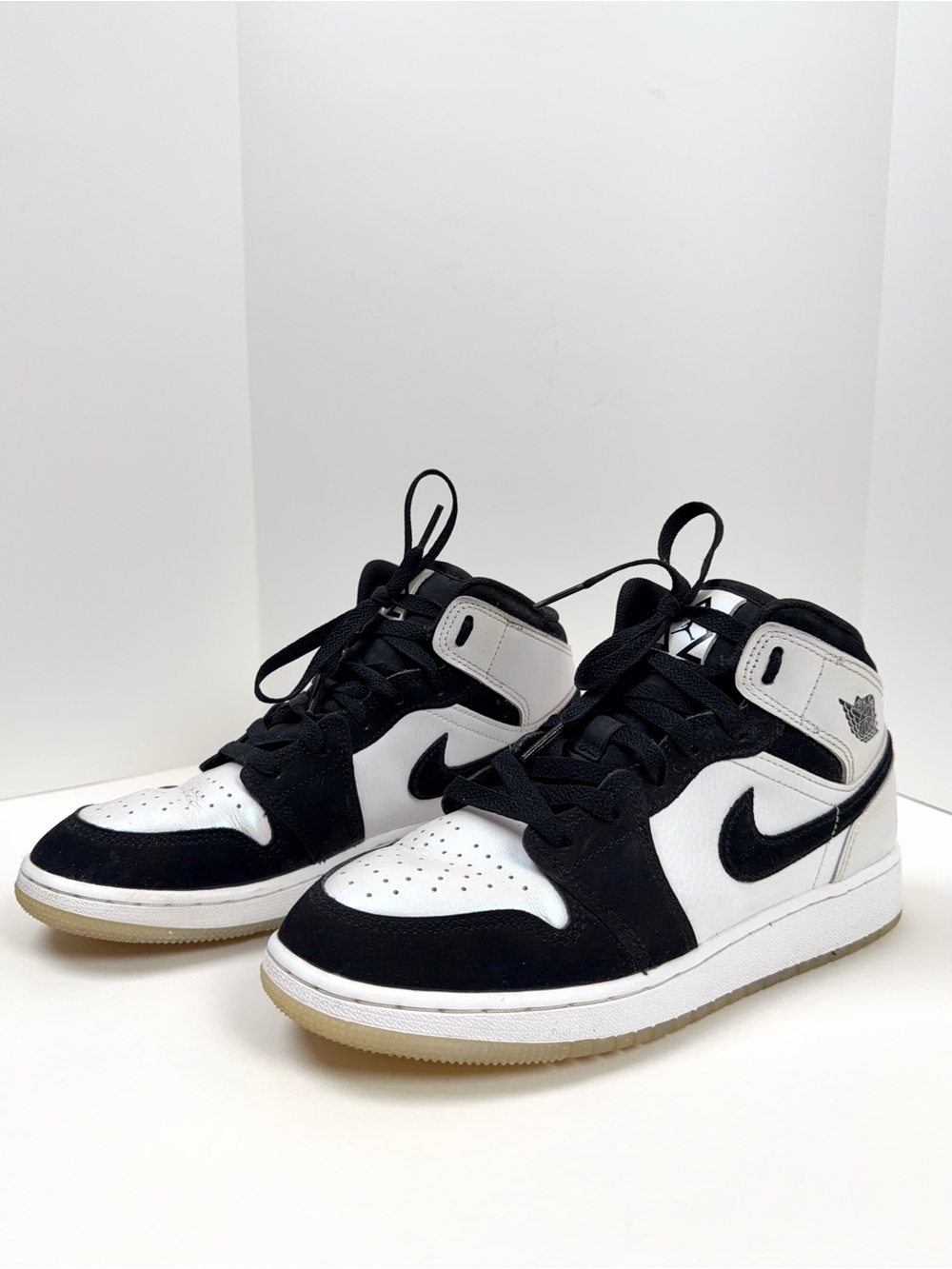 Nike Air Jordan 1 Mid Diamond Black White Iridescent Sneakers US Kids 6Y